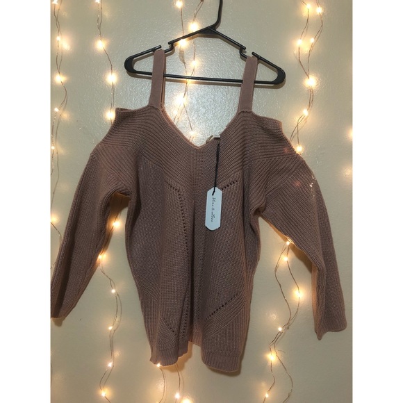 Forever 21 cold shoulder sweater - Picture 3 of 3